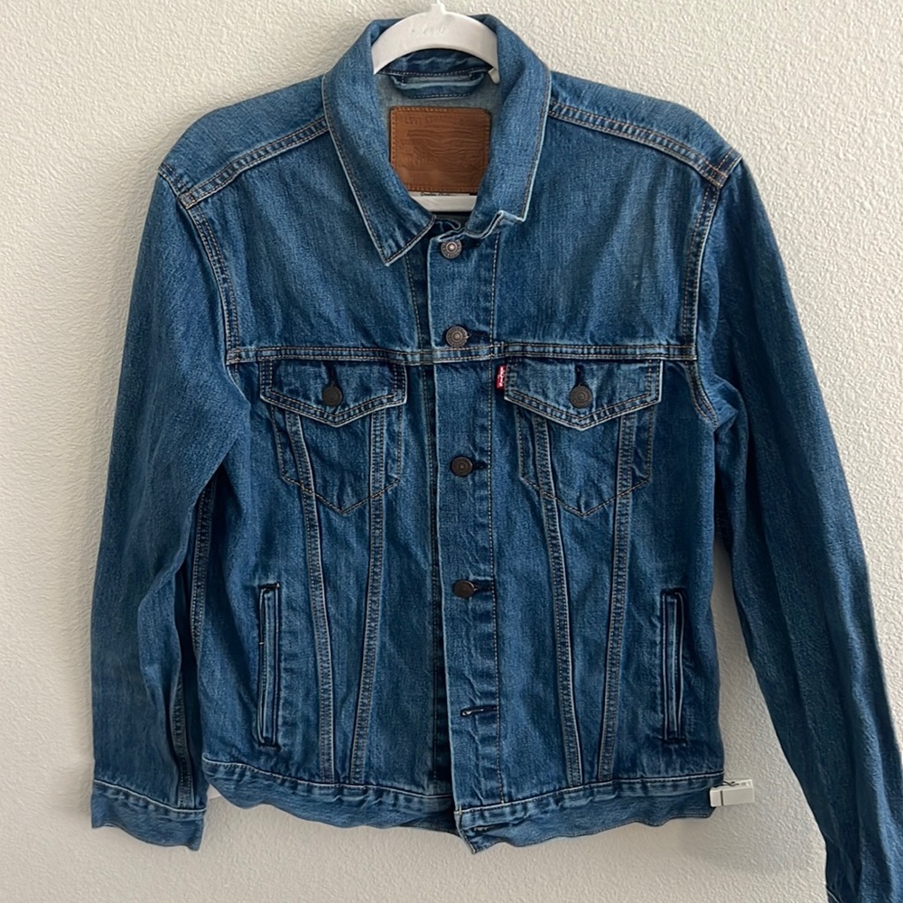 Medium dark wash Levi’s denim jacket